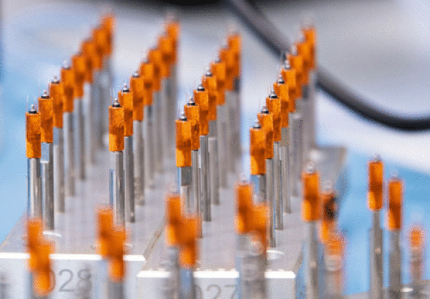 These windings in the cleanroom of maxon in Switzerland are ready for use. They will soon serve in brushless micromotors with a diameter of 6 millimeters. These midgets are in high demand, especially in medical technology. The enameled copper wire has a diameter of less than 0.07 millimeters, about the thickness of a fine human hair.