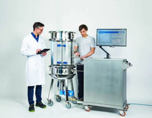 Der auf der ACHEMA vorgeführte Bioreaktor ist das Scale-Down-Modell eines bakteriellen Fermenters mit einem typischen Höhe/Durchmesser-Verhältnis von 2:1 und verfügt über die neue Sensorik zur kLa-Messung. (Quelle: ZETA Biopharma GmbH)