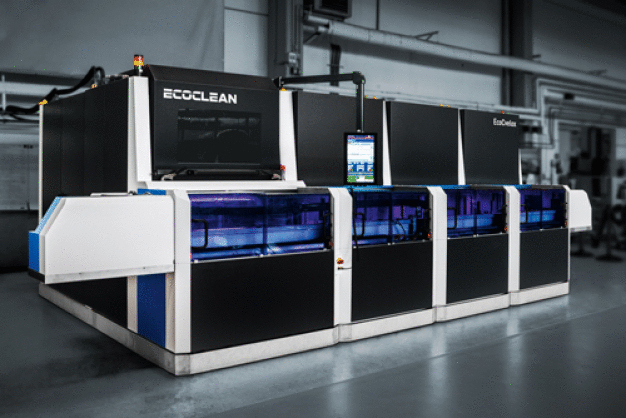 Die neue EcoCvelox kombiniert das Entgraten und Reinigen mit einer sehr schnellen Automation, so dass diese Prozesse effizient in einer Anlage aus einer Hand durchgeführt werden können. (Bildquelle: Ecoclean GmbH)