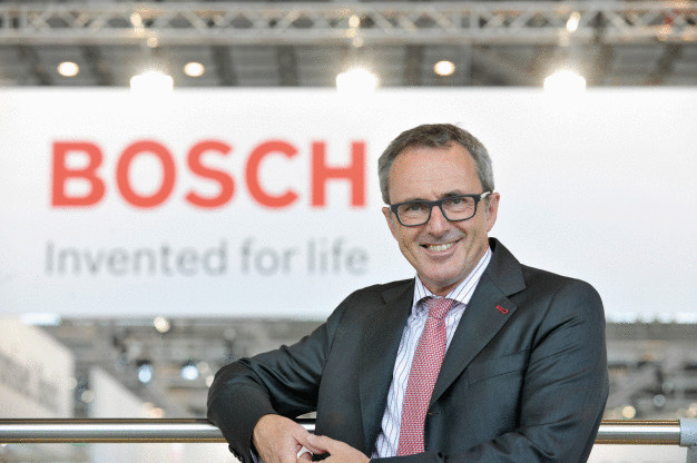 Friedbert Klefenz: Friedbert Klefenz, Vorsitzender des Bereichsvorstands von Bosch Packaging Technology, geht am 30. Juni 2017 in den Ruhestand. (Bild: Bosch) / Friedbert Klefenz: Friedbert Klefenz, president of Bosch Packaging Technology, will retire on June 30, 2017. (Picture: Bosch)
