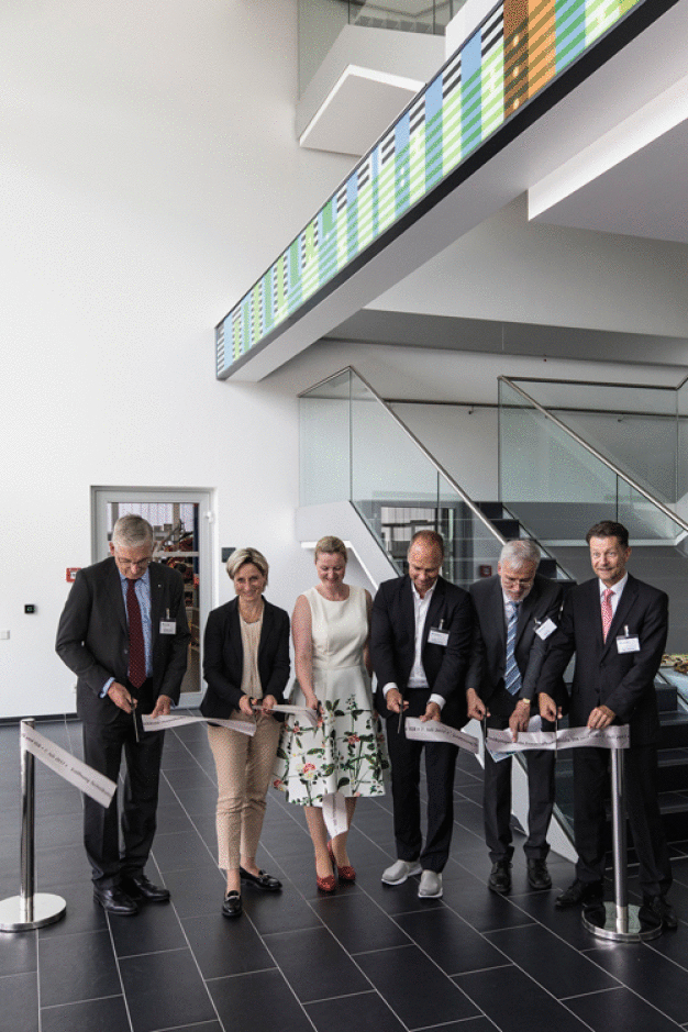 Feierliche Eröffnung mit Ministerin Dr. Nicole Hoffmeister-Kraut (2.v.l.). (Quelle: Fraunhofer IPA, Foto: Rainer Bez)