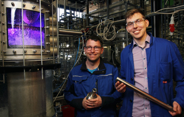 Markus Lichti (links) und Jonas Schulz entwickeln das Kamerasystem. (Foto: TUK/Thomas Koziel)