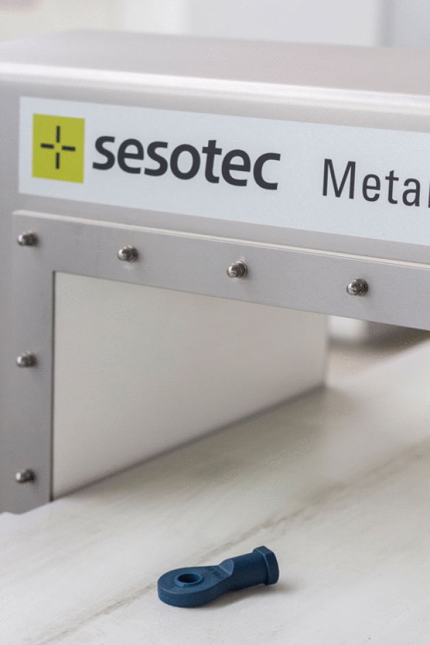 In Metalldetektoren der Sesotec GmbH wurden selbst Bruchstücke von unter 0,02 g der neuen detektierbaren Werkstoffe von igus aufgespürt. (Quelle: igus GmbH)