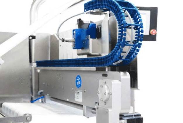 Auf der diesjährigen Fachpack wird die neue Hygienic Design e-kette an der Tiefziehverpackungsmaschine R 081 von Multivac zu sehen sein. (Quelle: igus GmbH)