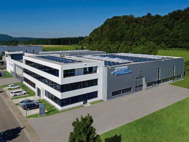 Auf einem Areal von 12.000 Quadratmetern präsentiert sich der Gebäudekomplex der 
SCHILLING ENGINEERING GmbH.
