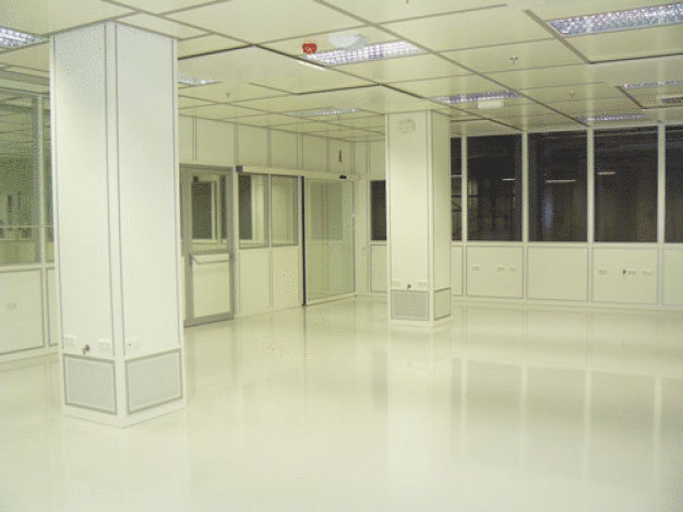 Die realisierten Reinräume entsprechen der Reinraumklasse ISO 7 und 5 gemäß ISO 14644-1. / The realised cleanrooms meet cleanroom class ISO 7 and 5 in accordance with ISO 14644-1.