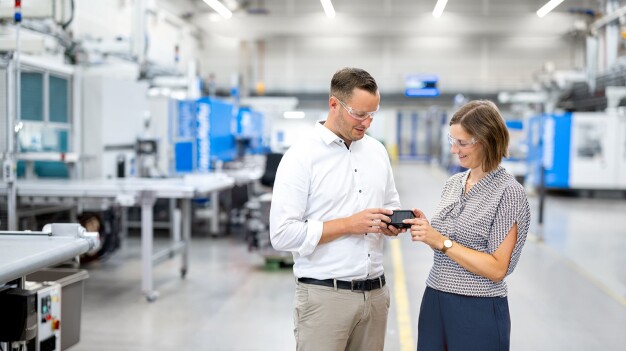 Aufsatzkonsole aus Post-Consumer-Rezyklat (PCR): Material komplett aus Altfahrzeugen – zukunftsfähig im Hinblick auf die geplante Alt-Auto-Verordnung der EU (ELV) (Bild: Pöppelmann)