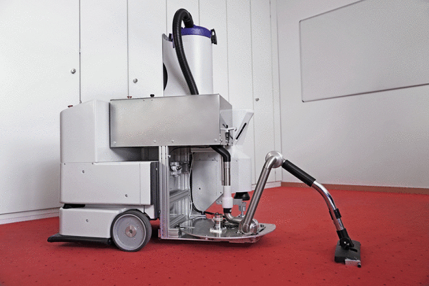 Der Reinigungsroboter mit dem Modul zum Staubsaugen
bei der Erprobung in den Büroräumen der
Dussmann-Hauptverwaltung in Berlin. (Quelle: Fraunhofer IPA)