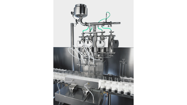 Dank hochentwickelter Sensorik kann das Masse-Durchfluss-System Heiß- und Kaltabfüllungen bewältigen. / Highly developed sensor technology allows the mass flow system to handle hot and cold filling. Dank hochentwickelter Sensorik kann das Masse-Durchfluss-System Heiß- und Kaltabfüllungen bewältigen. / Highly developed sensor technology allows the mass flow system to handle hot and cold filling.