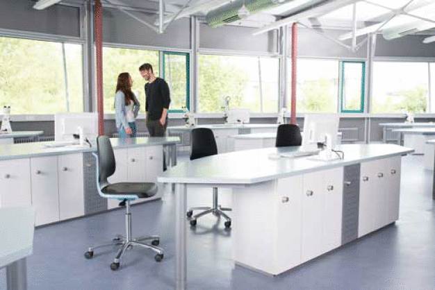 Laborplanung ist individuell: Die eine, allumfassende Lösung für die Ausstattung – es gibt sie nicht. Vielmehr müssen bei einem Einrichtungskonzept für moderne Labore die spezifischen Voraussetzungen des jeweiligen Objektes beachtet werden. Bimos bietet diverse Konzepte für gesunde, sichere und wirtschaftliche Laborbestuhlung. (Foto: © Bimos) Laborplanung ist individuell: Die eine, allumfassende Lösung für die Ausstattung – es gibt sie nicht. Vielmehr müssen bei einem Einrichtungskonzept für moderne Labore die spezifischen Voraussetzungen des jeweiligen Objektes beachtet werden. Bimos bietet diverse Konzepte für gesunde, sichere und wirtschaftliche Laborbestuhlung. (Foto: © Bimos)