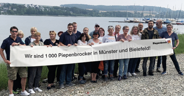 Freude über 1 000 Piepenbrocker in Münster und Bielefeld beim Teamevent am Möhnesee. (Bild: Piepenbrock Unternehmensgruppe GmbH + Co. KG)