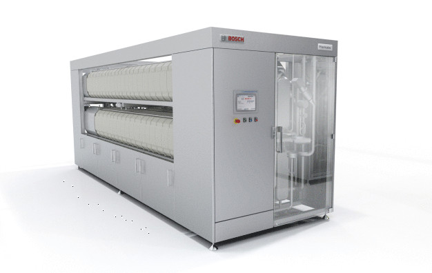 Reduzierter Energiebedarf bei WFI-Erzeugung: Das hocheffiziente thermische Verfahren der neuen Vakuum-Membran-Destillationsanlage von Bosch kombiniert die Destillation und Membranfiltration in einem modularen Konzept. / Reduced energy consumption for WFI generation: The highly efficient thermal process of the new vacuum membrane distillation unit from Bosch combines the distillation and membrane filtration in one modular concept.