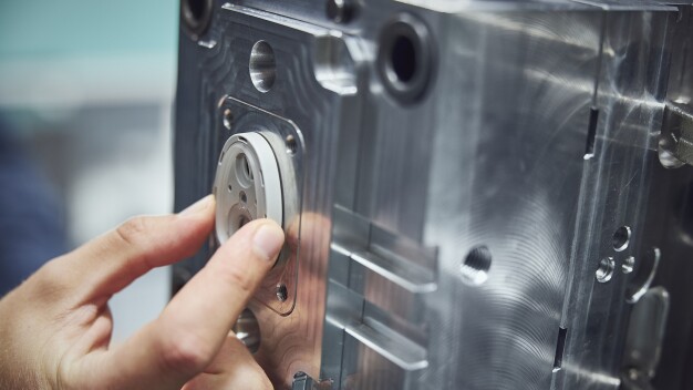 1zu1scale fabrique par injection des pièces de série de haute qualité pour le spécialiste en technologie médicale Activoris. (Photo : Darko Todorovic)