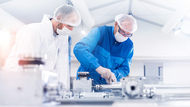 Stäubli WFT verfügt über ausgewiesene Expertise im Bereich Reinraum-FTS und will diesen Geschäftsbereich  zielgerichtet ausbauen. / Stäubli WFT has proven expertise in the field of cleanroom AGVs and intends to expand this business area in a targeted manner.