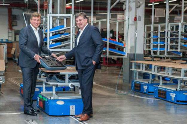 Die geschäftsführenden Gesellschafter von Interstuhl, Helmut und Joachim Link (v.l.n.r.) in der Produktion. (Foto: © Bimos) Die geschäftsführenden Gesellschafter von Interstuhl, Helmut und Joachim Link (v.l.n.r.) in der Produktion. (Foto: © Bimos)