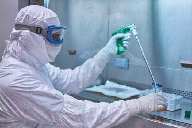Eine neue, von DuPont in Auftrag gegebene Studie zeigt, wie wiederholtes Waschen und Sterilisieren die Leistungseigenschaften wiederverwendbarer Reinraumschutzkleidung im Laufe ihrer Gebrauchsdauer beeinträchtigen. (Bild: DuPont) / A new study commissioned by DuPont reveals how laundering and sterilization affects the performance of reusable cleanroom garments over time. (Photo: DuPont) Eine neue, von DuPont in Auftrag gegebene Studie zeigt, wie wiederholtes Waschen und Sterilisieren die Leistungseigenschaften wiederverwendbarer Reinraumschutzkleidung im Laufe ihrer Gebrauchsdauer beeinträchtigen. (Bild: DuPont) / A new study commissioned by DuPont reveals how laundering and sterilization affects the performance of reusable cleanroom garments over time. (Photo: DuPont)