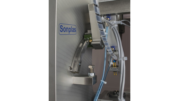 Um die Einstelllinien von Benzin-Einspritzventilen zu automatisieren, setzt Sonplas THK-Bogenführungen ein. (Bild: Sonplas GmbH)
