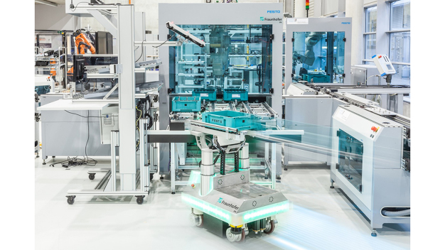 Autonom navigierende mobile Roboter sind ein Schlüsselelement für flexible Produktionen und Logistikanwendungen. (© Fraunhofer IPA/Universität Stuttgart IFF/Foto: Rainer Bez) / Autonomously navigating mobile robots are a key element for flexible production and logistics applications. (© Fraunhofer IPA/University of Stuttgart IFF Image: Rainer Bez) Autonom navigierende mobile Roboter sind ein Schlüsselelement für flexible Produktionen und Logistikanwendungen. (© Fraunhofer IPA/Universität Stuttgart IFF/Foto: Rainer Bez) / Autonomously navigating mobile robots are a key element for flexible production and logistics applications. (© Fraunhofer IPA/University of Stuttgart IFF Image: Rainer Bez)