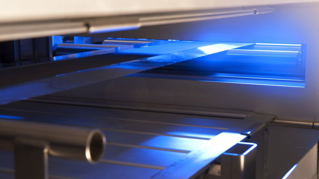 Mit neuen Methoden aus AQua kann die Qualität der Elektrodenbeschichtung automatisch überprüft werden. (Foto: Irina Westermann, KIT) / With new methods from AQua, the quality of the electrode coating can be checked automatically. (Photo: Irina Westermann, KIT) Mit neuen Methoden aus AQua kann die Qualität der Elektrodenbeschichtung automatisch überprüft werden. (Foto: Irina Westermann, KIT) / With new methods from AQua, the quality of the electrode coating can be checked automatically. (Photo: Irina Westermann, KIT)