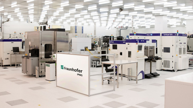 300 mm Reinraum des Fraunhofer IPMS am CNT. © Fraunhofer IPMS / 300 mm clean room of the Fraunhofer IPMS at CNT. © Fraunhofer IPMS 