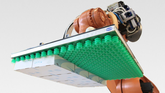 Vor allem in Verbindung mit Delta-Robotern sorgen die Balgsauggreifer SPB1/SPF/SPB2 für sehr schnelle und stabile Verpackungsabläufe. (Bild: J. Schmalz GmbH)