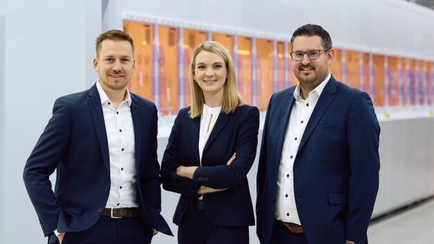 Les trois directeurs généraux d’AP&S (de g. à d. : Tobias Bausch, Sophie Hall, Tobias Drixler)