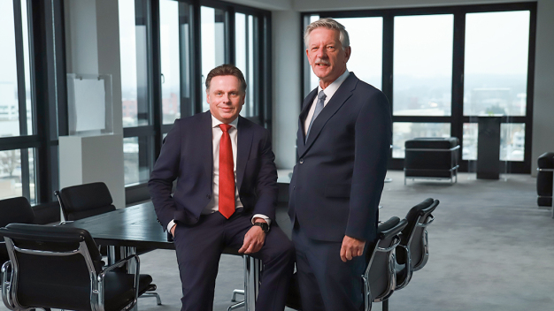 Frank König und Dirk Manniegel (v.l.) verstärken seit dem 2. Januar den Bereich Technische Dienstleistungen bei Piepenbrock als Geschäftsführer. (Bild: Piepenbrock Unternehmensgruppe GmbH + Co. KG)