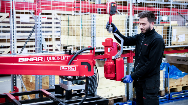 Binar Handling mit seinen ergonomischen Produkten wie dem Quick-Lift Arm ist nun Teil der Schmalz Gruppe. (Bild: J. Schmalz GmbH)