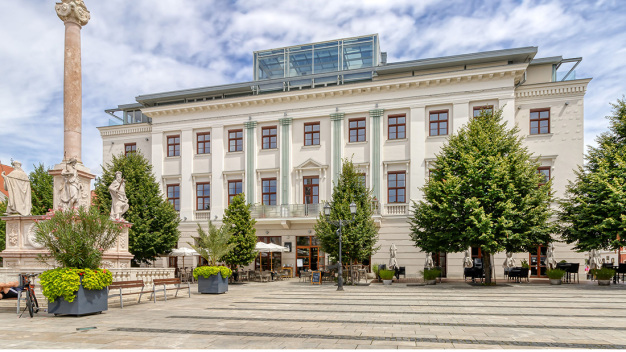 Györ liegt im nordwestlichen Ungarn. Als Teil der ungarischen Biergastronomie hat die Apátúr Brauerei die jahrhundertalte Tradition der benediktinischen Braukunst wiederbelebt und in der Innenstadt eine Schau-Brauerei mit Bierhaus eröffnet. (Foto: NexGen Pictures / Gotsik Ferenc / StoCretec GmbH)