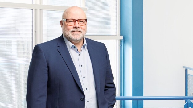 Thomas Ketterer von der Pematech GmbH berichtet über den Einsatz der Lineartechnik von IEF-Werner in Prüf- und Montagelinien. (Bild: Pematech GmbH)