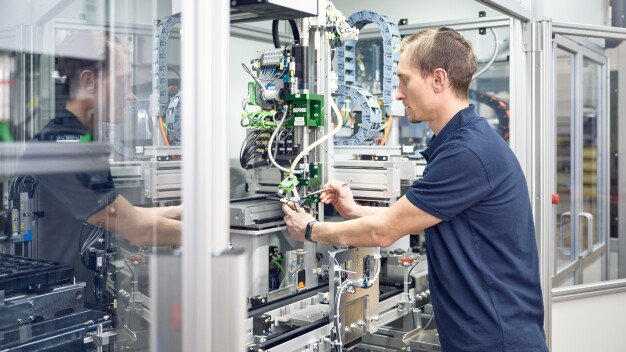 Positioniersysteme mit Lineareinheiten - wie z.B. die Spindelachsen der profiLINE-Reihe - werden seit vielen Jahren von Pematech verbaut – Robustheit, Präzision und Zuverlässigkeit überzeugen auch die Endkunden. (Bild: Pematech GmbH)