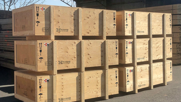 Güter in Holzkisten sind zu jeder Jahreszeit sicher unterwegs. (Bild: HPE) / Wooden boxes protect transport goods throughout the seasons. (Image: HPE)