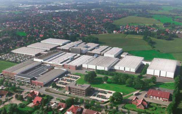Heute gehört Pöppelmann mit seinen vier Geschäftsbereichen zu einem der führenden
Kunststoffverarbeitern am Markt.