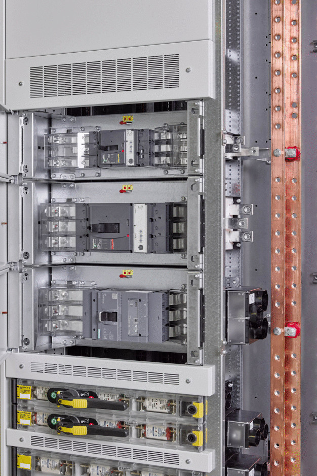 Steckmodule mit Kompaktleistungsschalter eingebaut im Feld. (© SEDOTEC) Steckmodule mit Kompaktleistungsschalter eingebaut im Feld. (© SEDOTEC)
