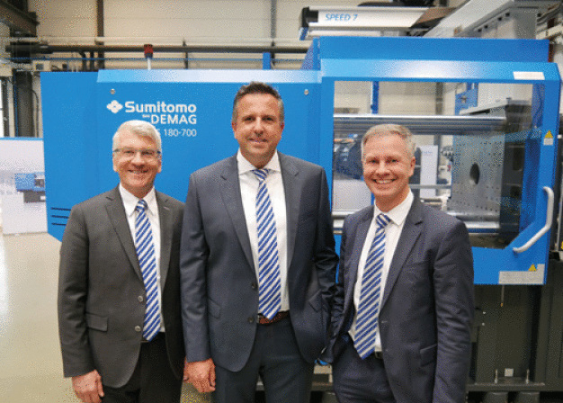 Von links nach rechts: Stefan Sonnhalter (Nord- und Westdeutschland), Armin Distler (Vertriebsleiter) und
Thomas Dirnberger (Süddeutschland) / Left to right: Stefan Sonnhalter (Germany North and West), Armin Distler (Sales Director) and Thomas Dirnberger (Germany South)