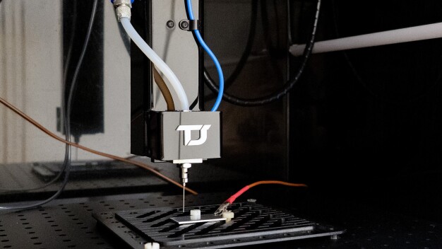 The Desktop Jet from TextureJet for electrochemical jet machining (EJM) as part of the Fraunhofer IST electrochemical jet processing (EJP) platform. © Fraunhofer IST