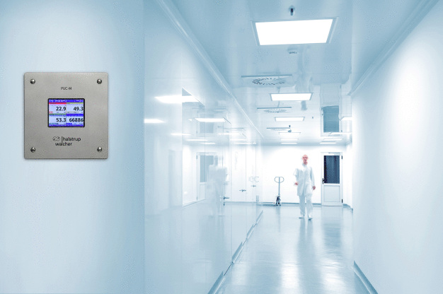 Abb. 1: Das Reinraum-Panel PUC 44 zur Überwachung aller relevanten Messwerte Ihres Reinraums. / Fig. 1: The clean room panel PUC 44 for monitoring of all relevant measured values of your clean room. Abb. 1: Das Reinraum-Panel PUC 44 zur Überwachung aller relevanten Messwerte Ihres Reinraums. / Fig. 1: The clean room panel PUC 44 for monitoring of all relevant measured values of your clean room.