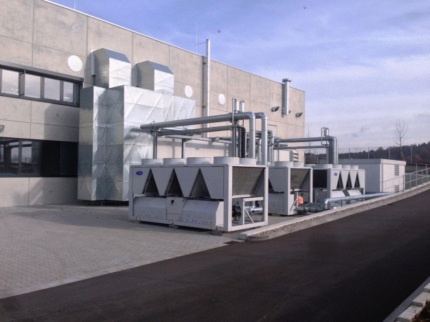 Abb 2: Technik zum Betrieb von Reinräumen muß energieeffizient geplant werden. Abb 2: Technik zum Betrieb von Reinräumen muß energieeffizient geplant werden.