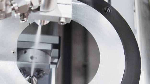 Mit der trockenen quattroClean-Schneestrahltechnologie lässt sich eine partiukuläre Sauberkeit entsprechend ORK 1 reproduzierbar erreichen. Bei filmischen Rückständen entsprechen die Reinigungsergebnisse denen, die mit anderen Feinstreinigungsverfahren erzielt werden. (Bildquelle: acp systems) / The dry quattroClean snow jet technology ensures that particulate cleanliness in accordance with SCC 1 is consistently achieved. In the case of filmy residues, cleaning results correspond to those attained with other ultra-fine cleaning processes. (Photo credit: acp systems) Mit der trockenen quattroClean-Schneestrahltechnologie lässt sich eine partiukuläre Sauberkeit entsprechend ORK 1 reproduzierbar erreichen. Bei filmischen Rückständen entsprechen die Reinigungsergebnisse denen, die mit anderen Feinstreinigungsverfahren erzielt werden. (Bildquelle: acp systems) / The dry quattroClean snow jet technology ensures that particulate cleanliness in accordance with SCC 1 is consistently achieved. In the case of filmy residues, cleaning results correspond to those attained with other ultra-fine cleaning processes. (Photo credit: acp systems)