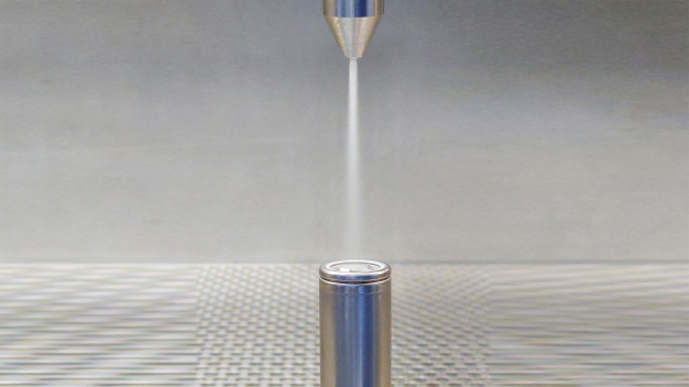 Durch das Zusammenspiel von vier Reinigungsmechanismen entfernt der quattroClean-Strahl partikuläre Verunreinigung bis in den Submikrometer-Bereich und filmische Kontaminationen prozesssicher und reproduzierbar. Bildquelle: acp systems AG Durch das Zusammenspiel von vier Reinigungsmechanismen entfernt der quattroClean-Strahl partikuläre Verunreinigung bis in den Submikrometer-Bereich und filmische Kontaminationen prozesssicher und reproduzierbar. Bildquelle: acp systems AG