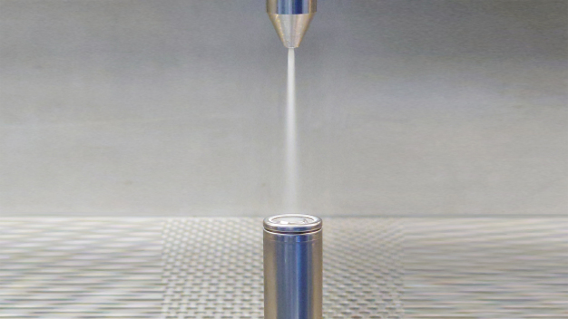 Through the interaction of four cleaning mechanisms, the quattroClean jet effectively removes particulate contamination right down to the submicrometer range as well as filmic contamination in a reliable and 
reproducible process. (Photo source: acp systems AG)