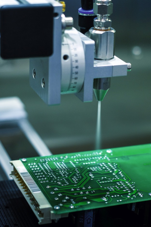 The interaction of the four mechanisms ensures that cleaning is effective and fast, yet gentle at the same time. The automated process, integrated into production, guarantees consistent, reproducible results. (Image source: acp systems)