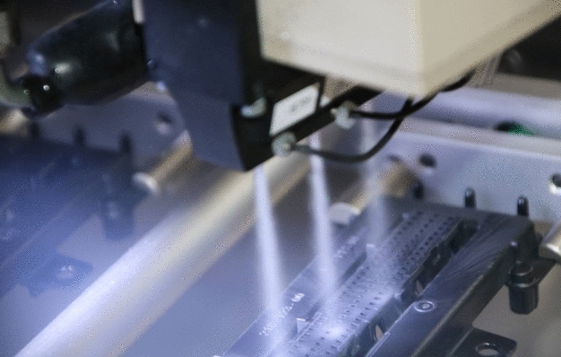 Harte und spröde Kunststoffe wie PEEK und PPS lassen sich mit der die quattroClean-Technologie in einem Prozess entgraten und reinigen. (Bildquelle: acp systems AG) / With the quattroClean technology, hard and brittle plastics such as PEEK and PPS can be deburred and cleaned in a single process. (Photo source: acp systems AG) Harte und spröde Kunststoffe wie PEEK und PPS lassen sich mit der die quattroClean-Technologie in einem Prozess entgraten und reinigen. (Bildquelle: acp systems AG) / With the quattroClean technology, hard and brittle plastics such as PEEK and PPS can be deburred and cleaned in a single process. (Photo source: acp systems AG)