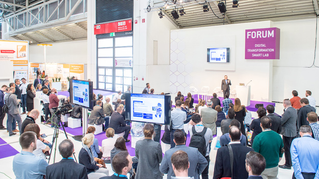 Die Foren auf der analytica laden zu praxisnahen Vorträgen und Podiumsdiskussionen ein. / The forums at analytica invite visitors to practical presentations and panel discussions.