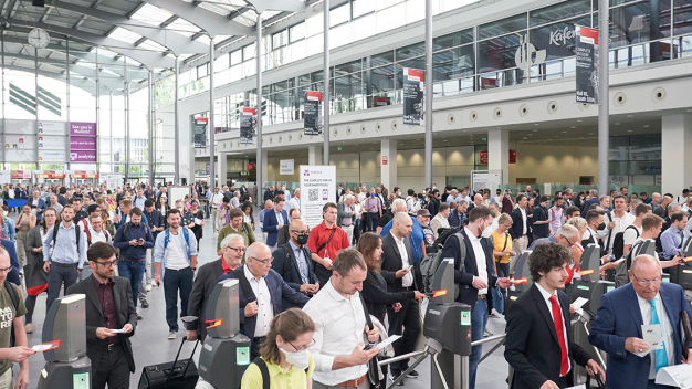 Rund 26.000 Besucher aus 114 Ländern kamen zur analytica 2022. / About 26,000 visitors from 114 countries came to analytica 2022.