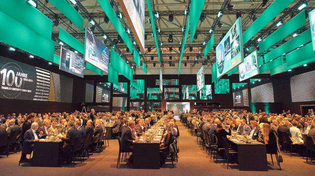 Einzigartig: die Eventlocation ARBURG Cube. (Foto: ARBURG) / Unique: the ARBURG Cube event location. (Photo: ARBURG)