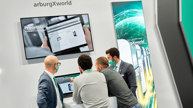 Mit der Kundenportal-App „ProcessLog lassen sich für AKF-Bauteile vielfältige Prozess- und Bauauftragsdaten übersichtlich darstellen. (Foto: ARBURG) / With the “ProcessLog” customer portal app, a wide range of process and construction order data can be clearly displayed for APF parts. (Photo: ARBURG)