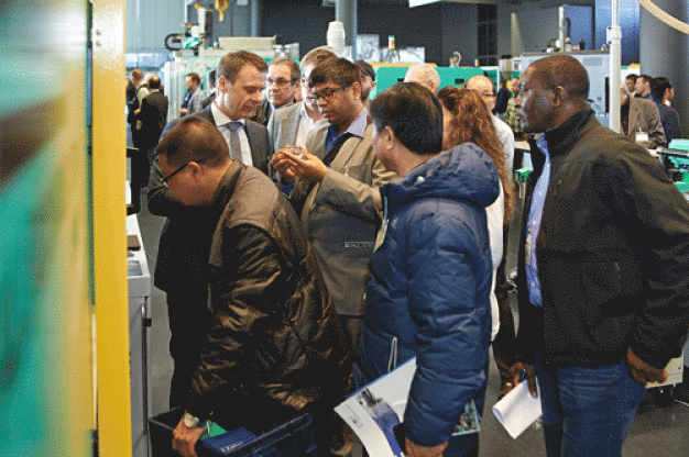 Neben der Praxis bot Arburg bei den Technologie-Tagen fünf verschiedene Fachvorträge an, die auf großes Interesse stießen. (Foto: ARBURG) / In addition to practical demonstrations, Arburg also once again hosted five specialist presentations, which were well attended. (Photo: ARBURG)