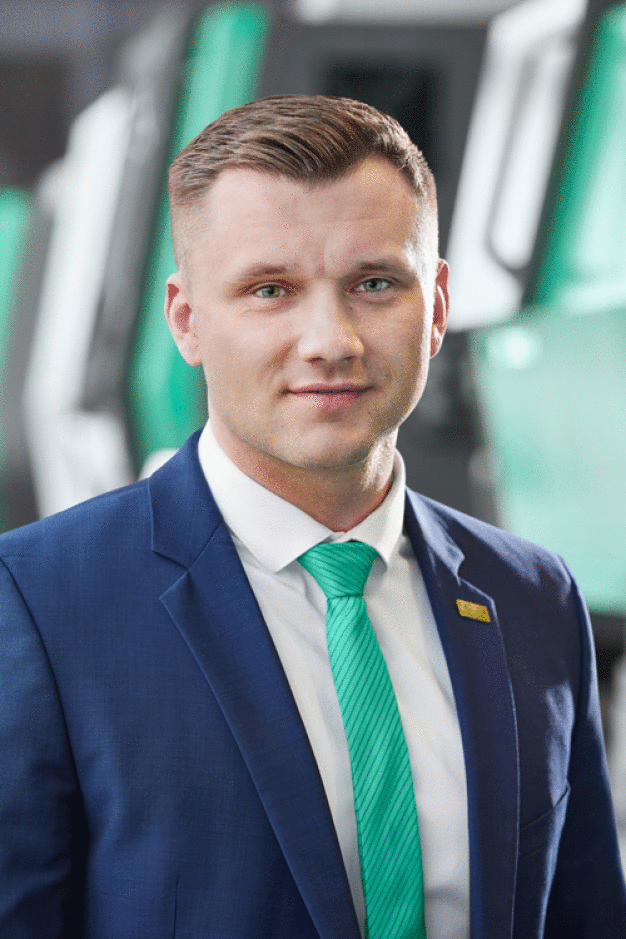 Lukas Pawelczyk, Abteilungsleiter Vertrieb Freeformer bei Arburg, sieht in der Medizintechnik besonders viele Perspektiven für den Freeformer. Auf der Formnext 2019 sind dazu spannende Anwendungen zu sehen. (Foto: Arburg) / Lukas Pawelczyk, Head of Freeformer Sales at Arburg, sees a particularly large number of prospects for the Freeformer in medical technology. Exciting applications in this area can be seen at Formnext 2019. (Photo: Arburg)