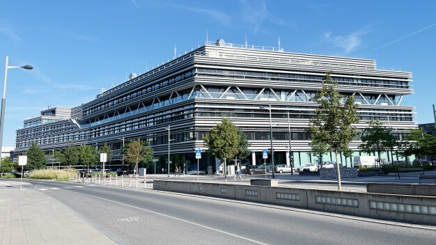 Vnější pohled na výzkumné centrum ve Vídni. (Fotografická licence: © Lorenz Consult)
